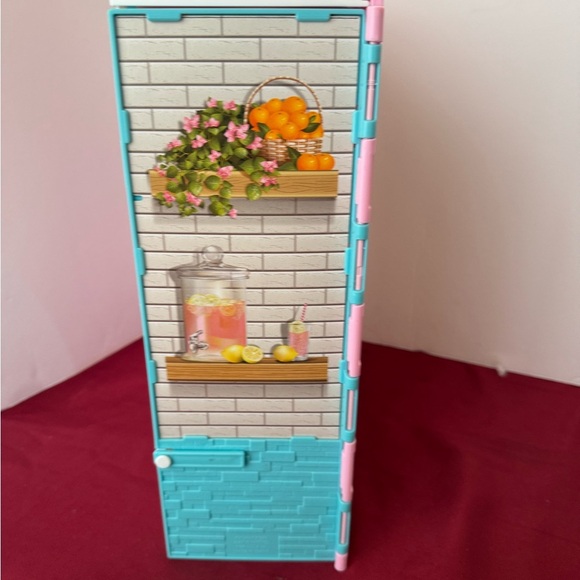 2018 Barbie Folding Getaway Portable Playhouse w/ Bed,Table, and Accessories - Picture 3 of 16